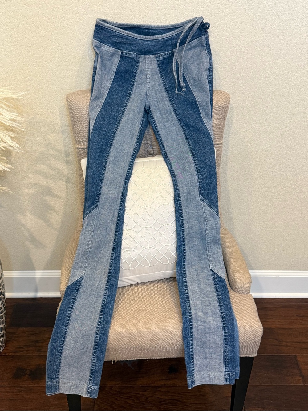 Colorblock High-Waist Flare Jeans - Blue Two-Tone